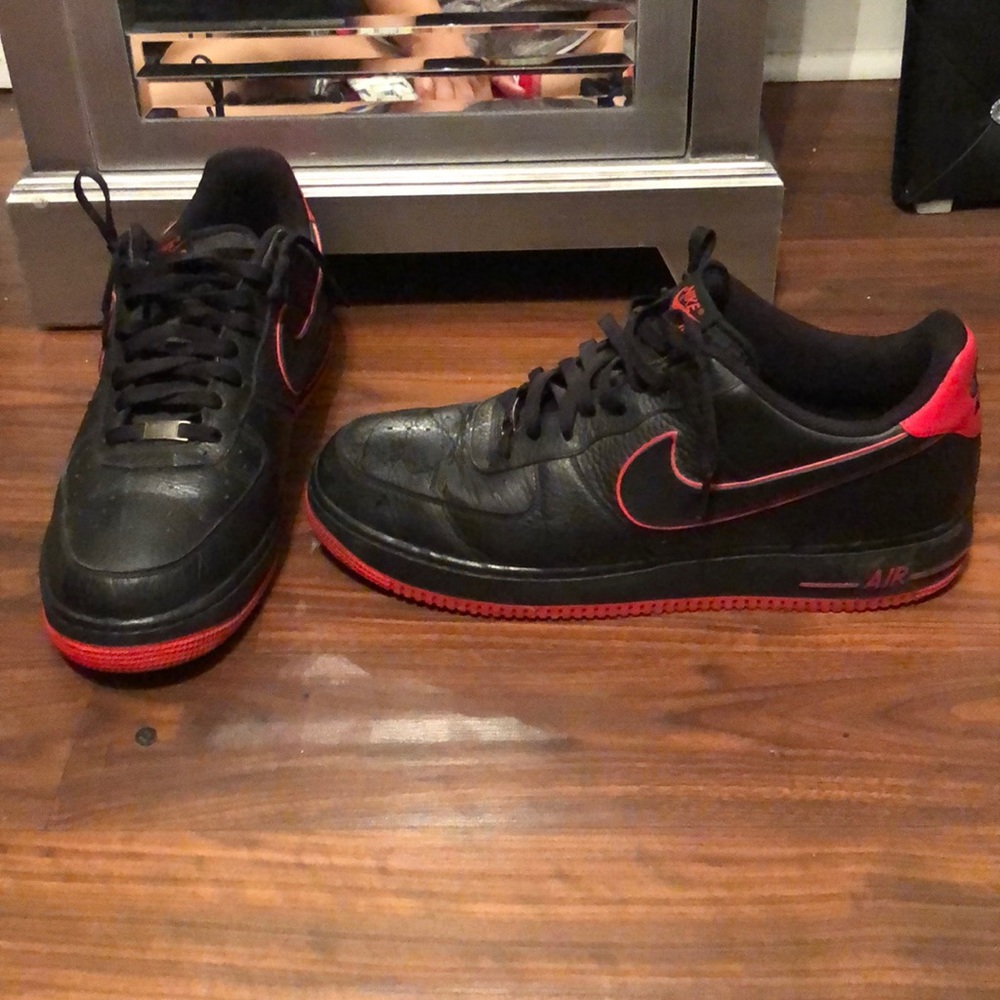 Used Men’s Black & Red Air Force ones size 14